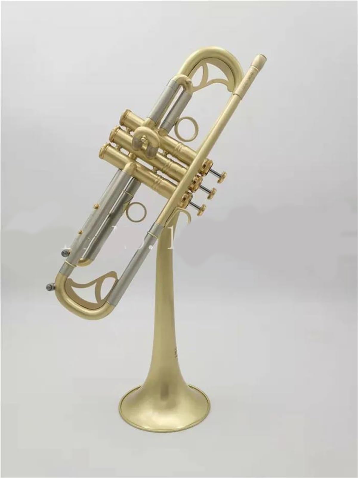Bb Trumpet with Case and Mouthpiece T7668